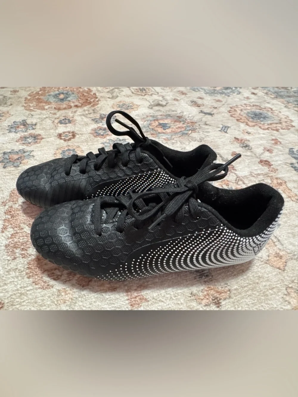 Youth Soccer Cleats- size 5 (big boy)